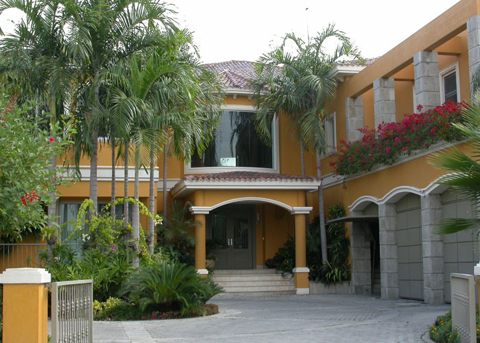 CONBAQUERIZO HOMES-ACABADOS